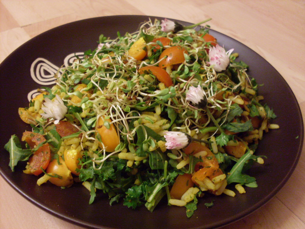 Curry-Reissalat mit Rucola und Physalis (vegan) | pepper&amp;salt